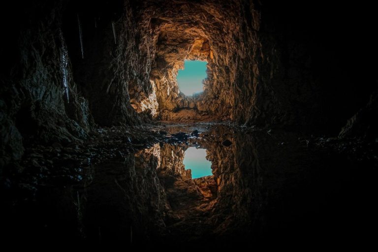 goa cermin labuan bajo