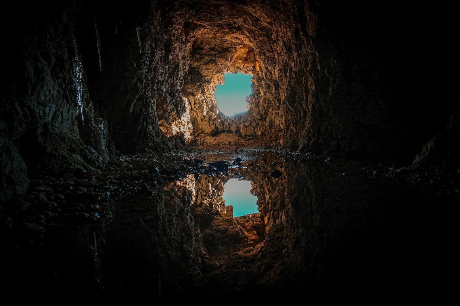goa cermin labuan bajo